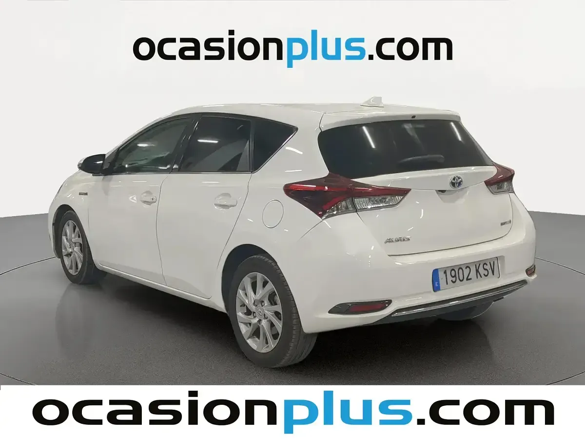 Usado Toyota Auris Hybrid Active 136 CV (100 kW) 2019 Blanco Berlina