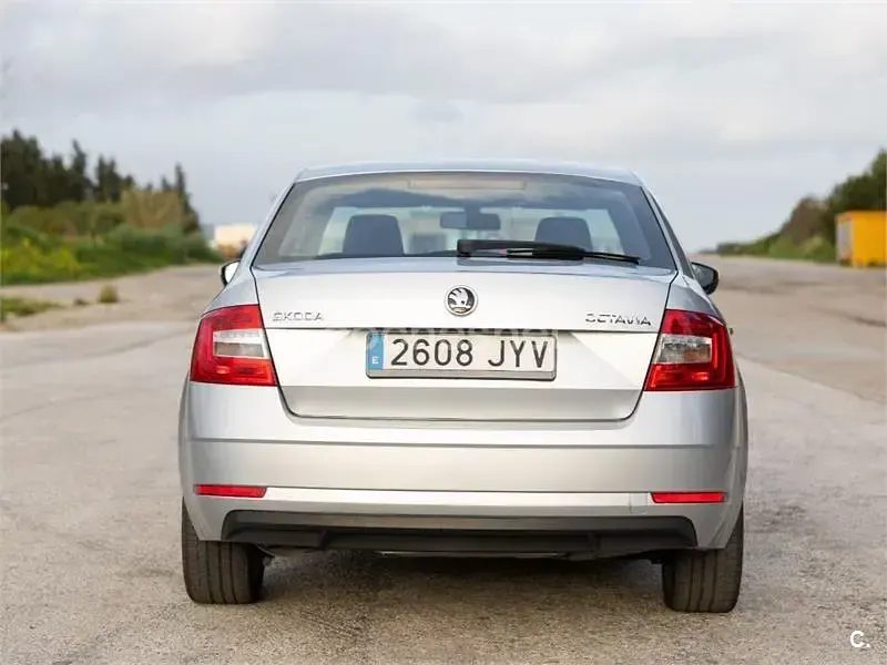 Usado Skoda Octavia Ambition 150 CV (110 kW) 2017 Blanco Berlina