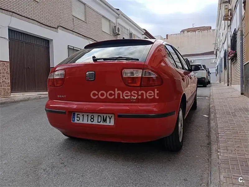 Usado Seat Leon Stella 110 CV (80 kW) 2005 Rojo Utilitario