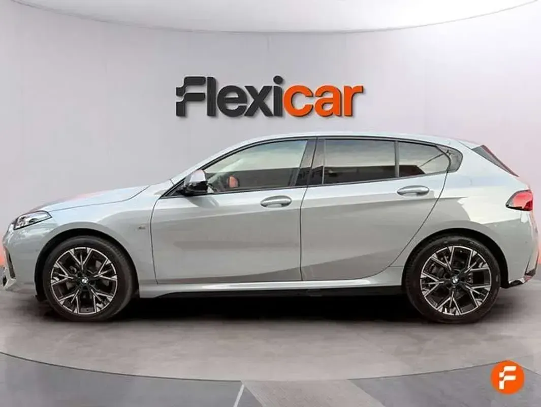 Usado BMW 116 122 CV (89 kW) 2025 Gris Utilitario