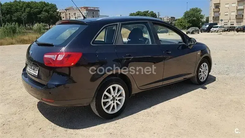 Usado Seat Ibiza ST Copa 90 CV (66 kW) 2011 Negro Familiar