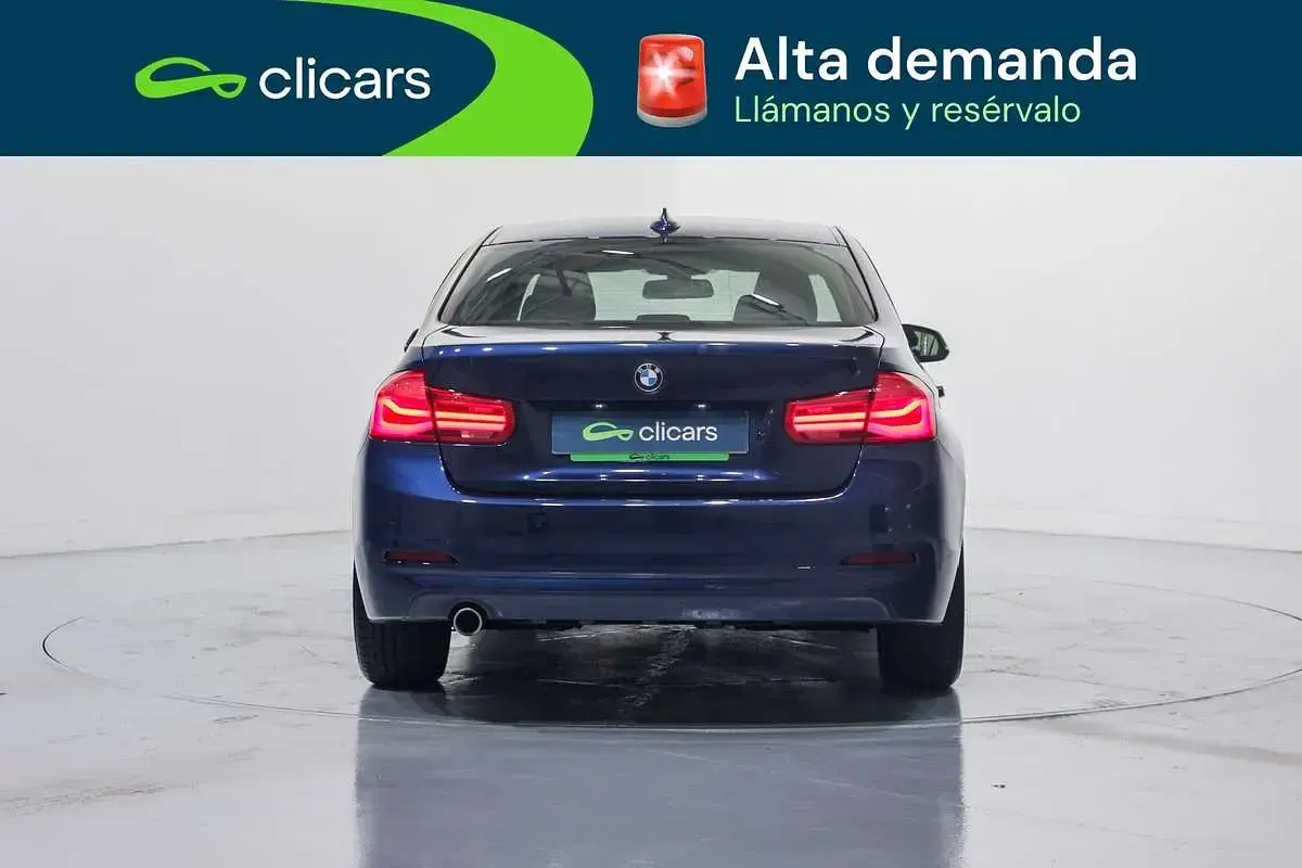 Usado BMW 318 150 CV (110 kW) 2015 Azul Berlina