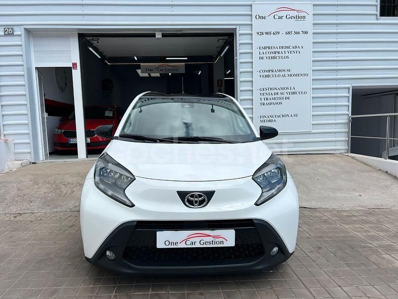 Käytetty Toyota Aygo X Play 72 HP (52 kW) 2023 Valkoinen Katumaasturi