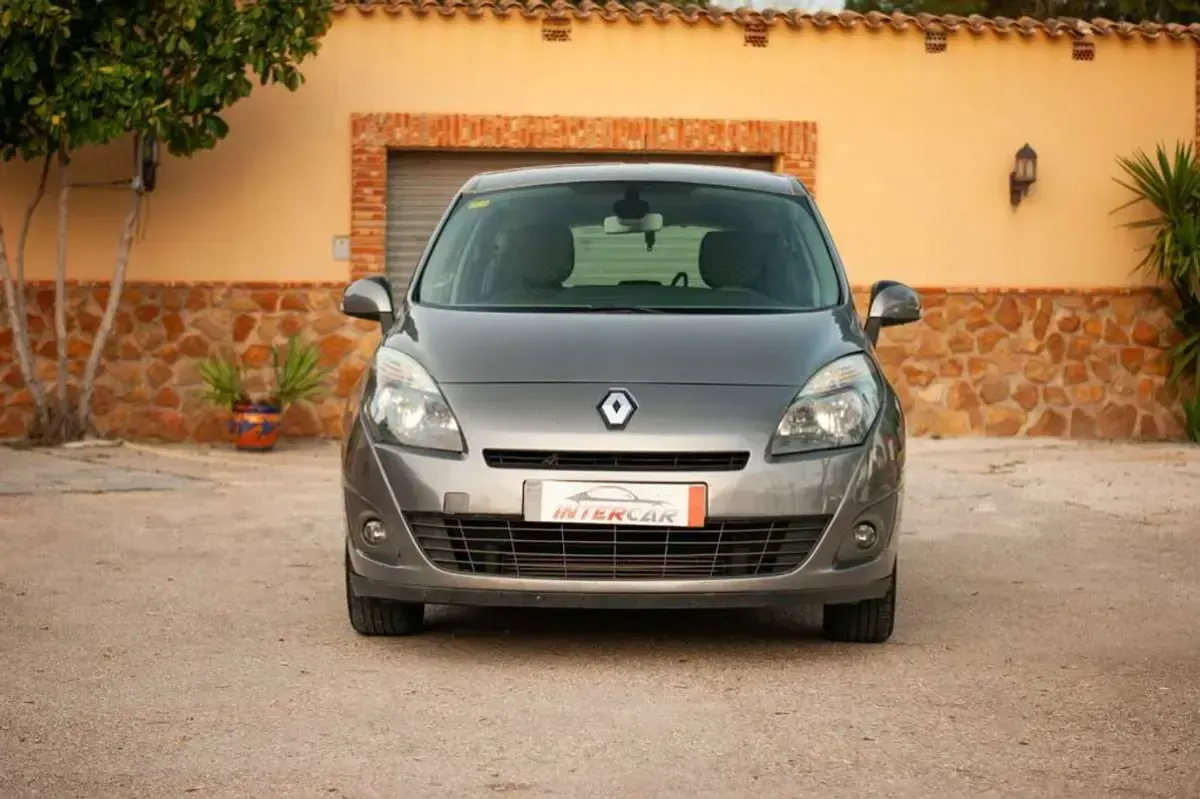 Usado Renault Scenic E-Tech 109 CV (80 kW) 2011 Beige Monovolumen