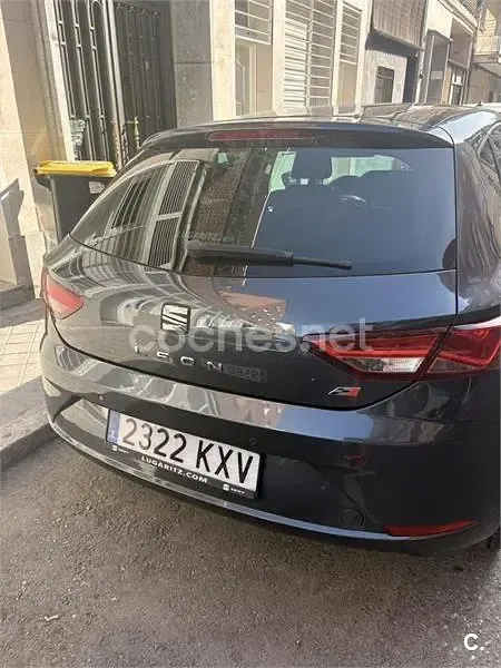 Usado Seat Leon Style 115 CV (84 kW) 2019 Gris / plata Berlina