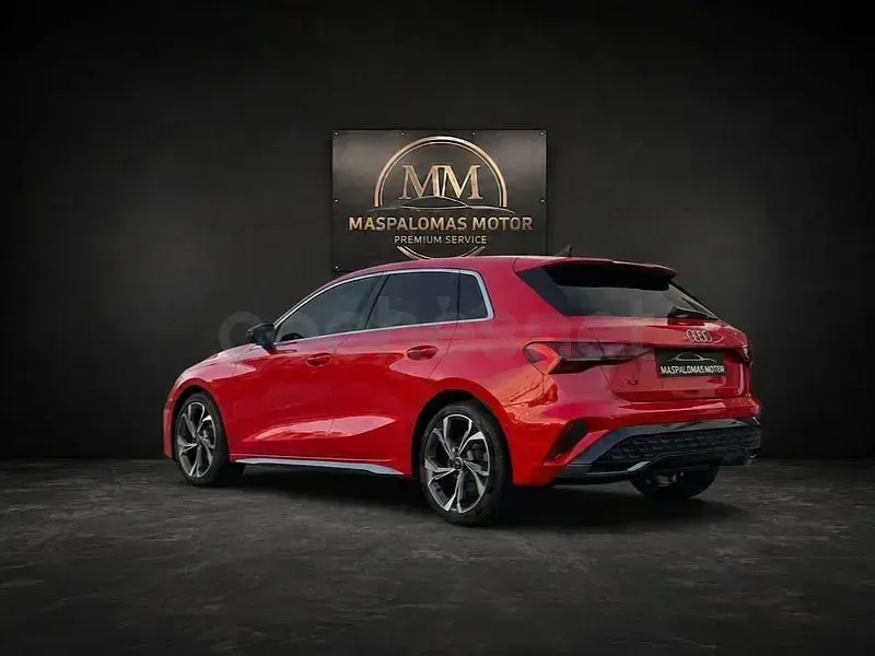 Usado Audi A3 Advanced Plus 116 CV (85 kW) 2025 Rojo Berlina