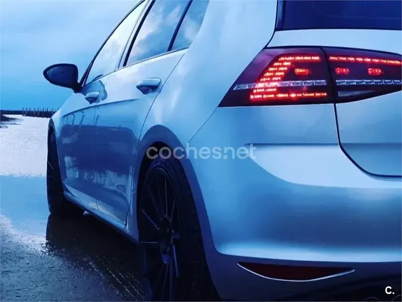 Usado VW Golf VII Advance 105 CV (77 kW) 2014 Gris / plata Berlina