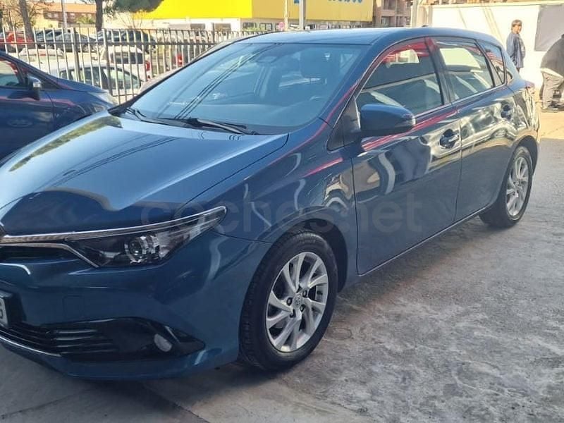 Usado Toyota Auris Active 116 CV (85 kW) 2018 Azul Berlina