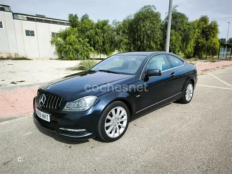 Usado Mercedes C180 156 CV (114 kW) 2012 Azul Coupe