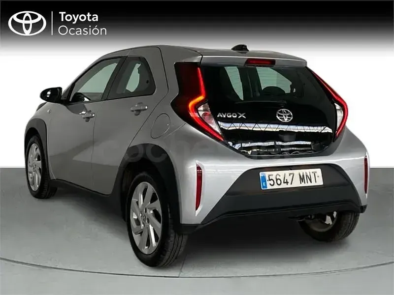 Usado Toyota Aygo X Play 72 CV (52 kW) 2024 Gris / plata SUV