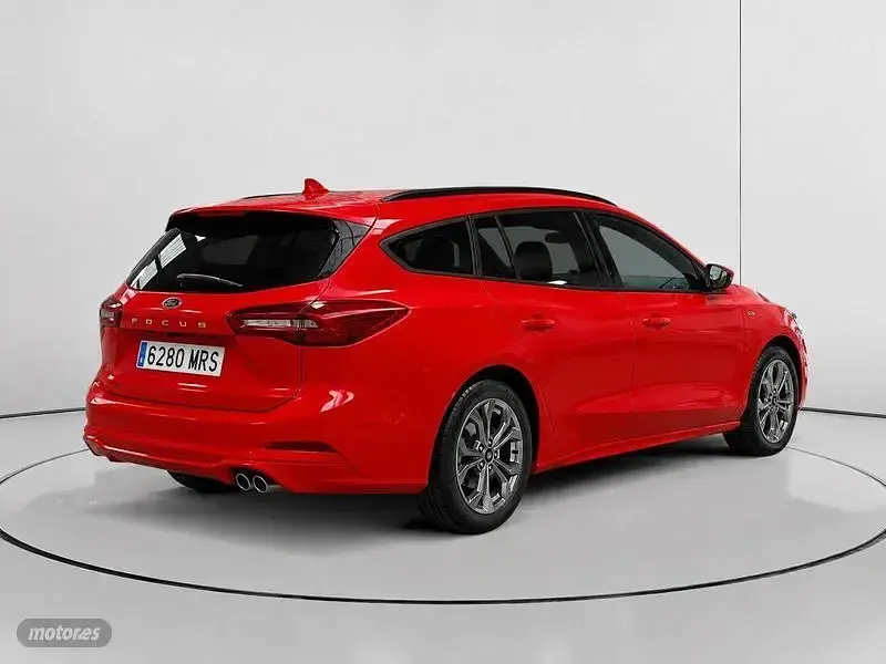 Usado Ford Focus ST-Line 125 CV (91 kW) 2024 Rojo Familiar