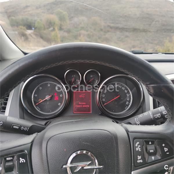 Usado Opel Astra Cosmo 125 CV (91 kW) 2010 Negro Berlina