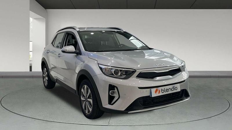 Usado Kia Stonic 79 CV (58 kW) 2024 Gris SUV