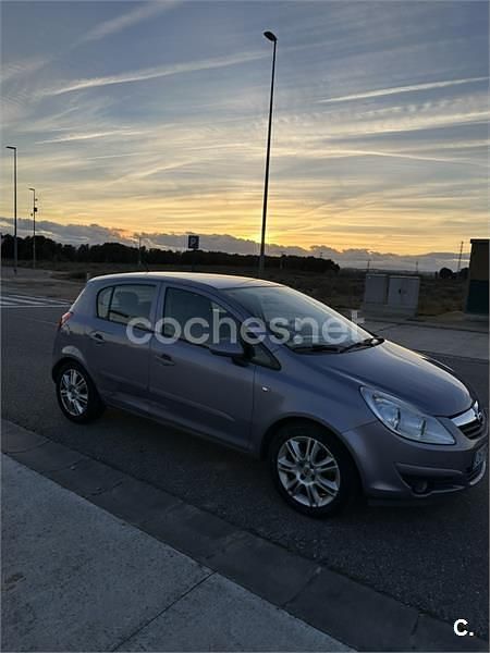 Usado Opel Corsa Cosmo 90 CV (66 kW) 2007 Gris / plata Utilitario