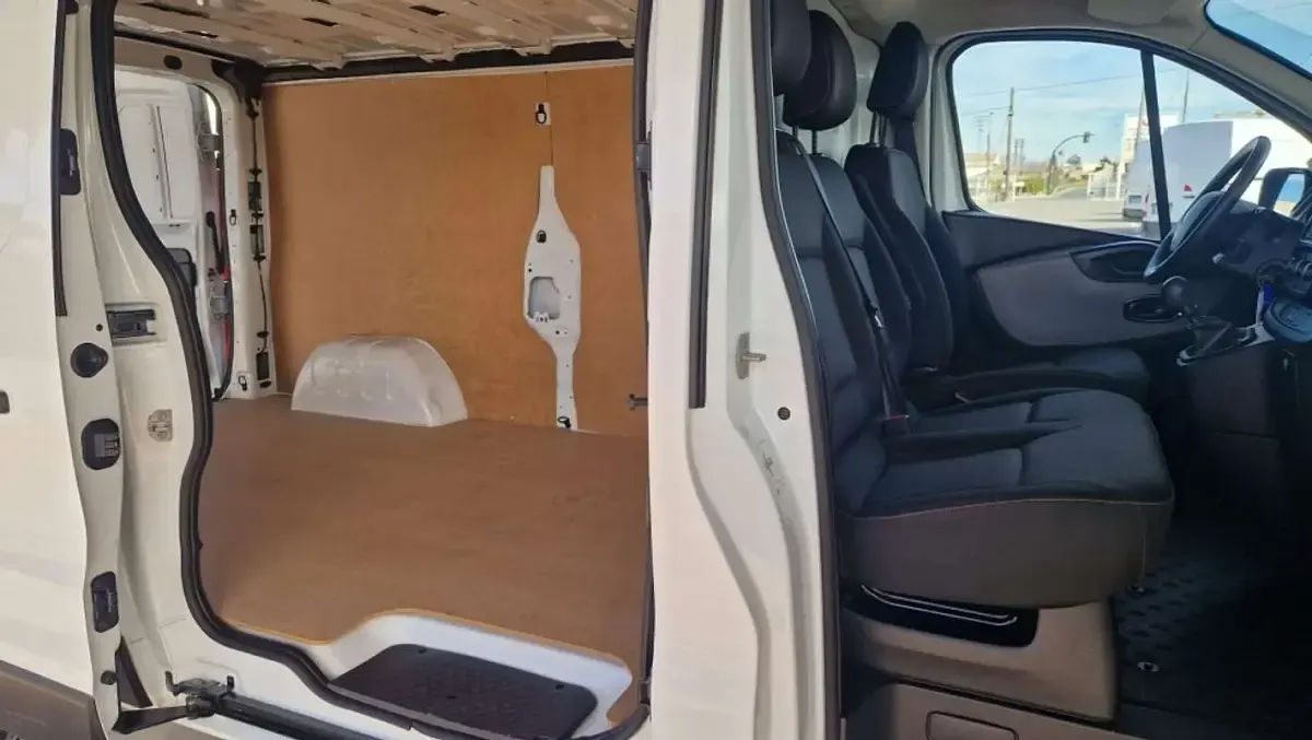Usado Renault Trafic 120 CV (88 kW) 2019 Blanco Monovolumen