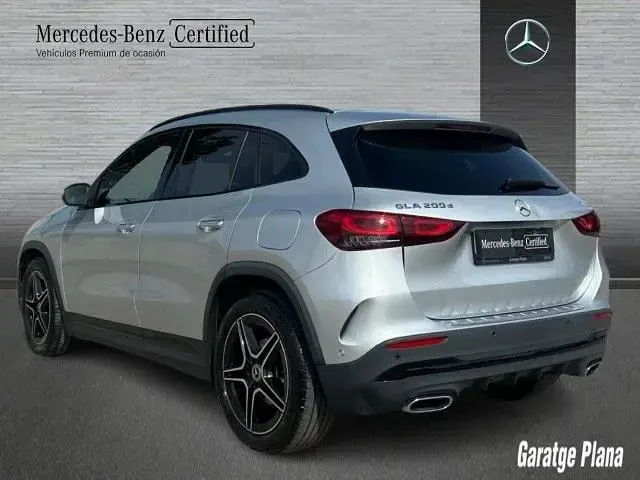 Usado Mercedes GLA200 150 CV (110 kW) 2022 Plata iridio SUV