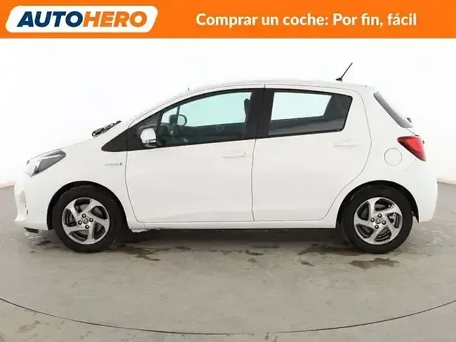Käytetty Toyota Yaris Hybrid Active 101 HP (74 kW) 2014 Valkoinen