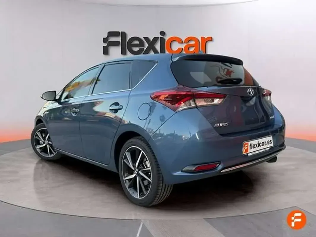 Usado Toyota Auris Hybrid Active 136 CV (100 kW) 2018 Azul Utilitario