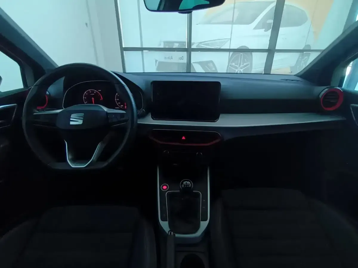 Usado Seat Arona Ecomotive 110 CV (80 kW) 2021 Blanco SUV