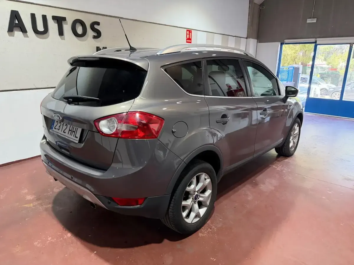 Usado Ford Kuga Trend 140 CV (102 kW) 2011 Gris SUV
