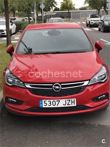 Rojo Usado 2017 Opel Astra Dynamic Berlina | 10.800 € (Precio justo) - Imagen 1/4