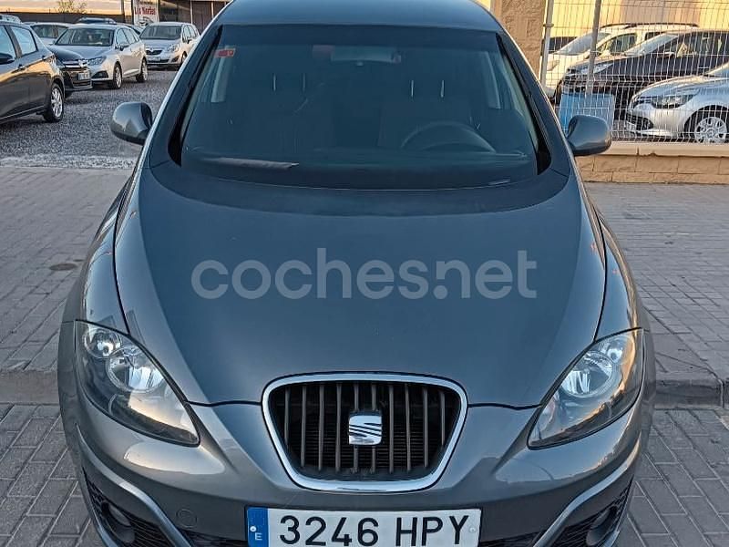 Usado Seat Altea Reference 105 CV (77 kW) 2013 Gris / plata Monovolumen