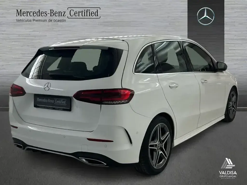 Usado Mercedes B200 AMG line 150 CV (110 kW) 2019 Blanco polar Utilitario