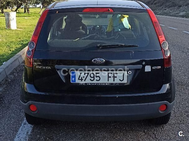 Usado Ford Fiesta Ambiente 68 CV (50 kW) 2006 Negro Utilitario