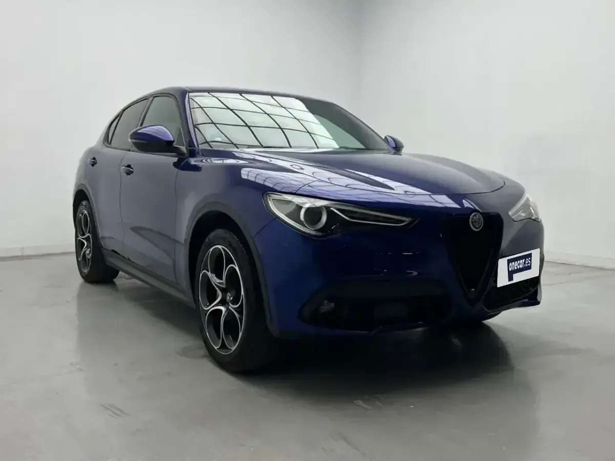 Usado Alfa Romeo Stelvio Sprint 190 CV (139 kW) 2022 Azul SUV