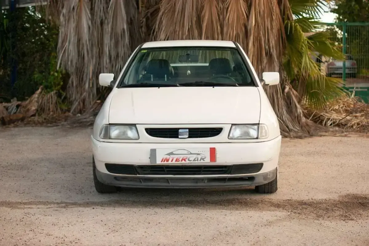 Usado Seat Cordoba 90 CV (66 kW) 1998 Blanco Utilitario