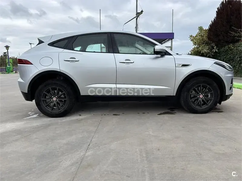 Usado Jaguar E-Pace 163 CV (119 kW) 2021 Gris / plata SUV
