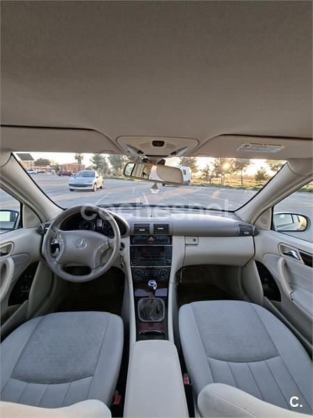 Usado Mercedes C180 Elegance 143 CV (105 kW) 2005 Beige Berlina