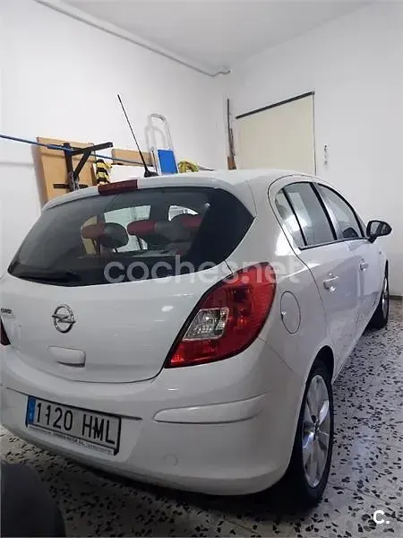 Usado Opel Corsa Selective 100 CV (73 kW) 2012 Blanco Utilitario