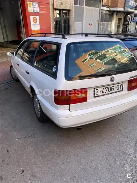 Usado VW Passat 115 CV (84 kW) 1994 Blanco Familiar