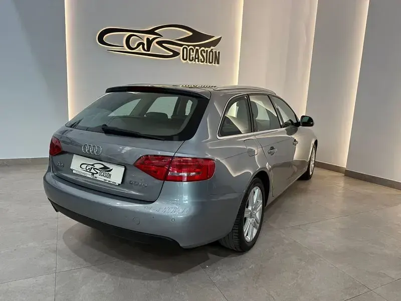 Usado Audi A4 136 CV (100 kW) 2012 Gris / plata Familiar