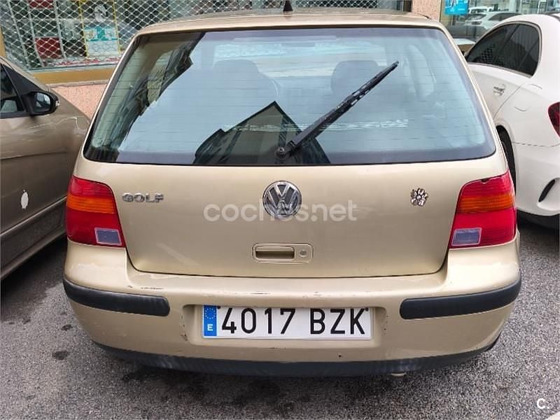 Usado VW Golf IV Conceptline 75 CV (55 kW) 2002 Beige Berlina