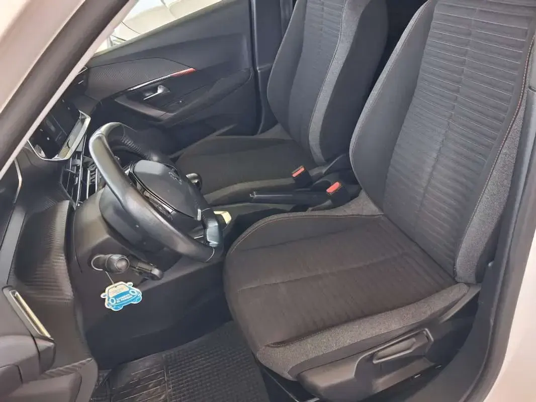 Usado Peugeot 2008 Active 110 CV (80 kW) 2022 Blanco SUV