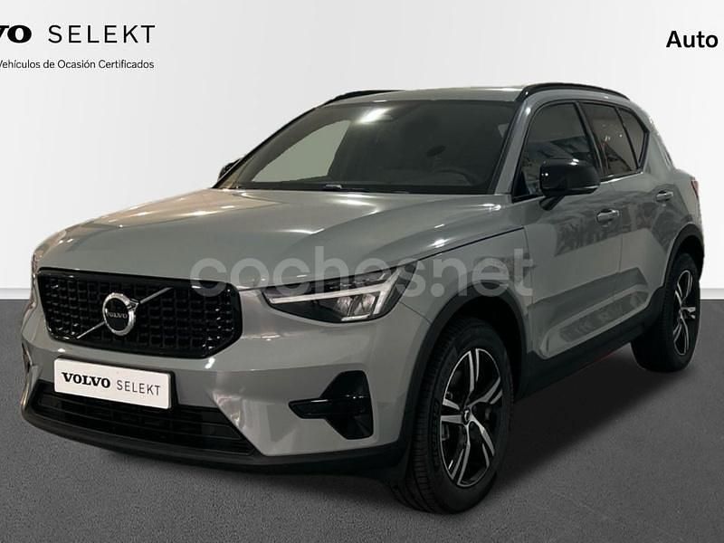 Gris / plata Usado 2025 Volvo XC40 Plus SUV | 37.700 € - Imagen 1/4