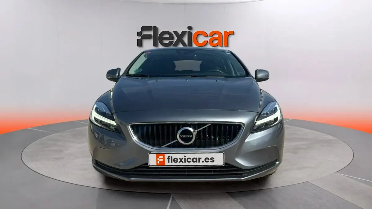 Usado Volvo V40 120 CV (88 kW) 2019 Gris Berlina