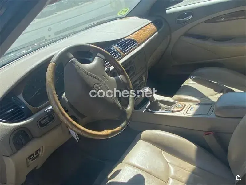 Usado Jaguar S-Type 238 CV (175 kW) 2002 Azul Berlina