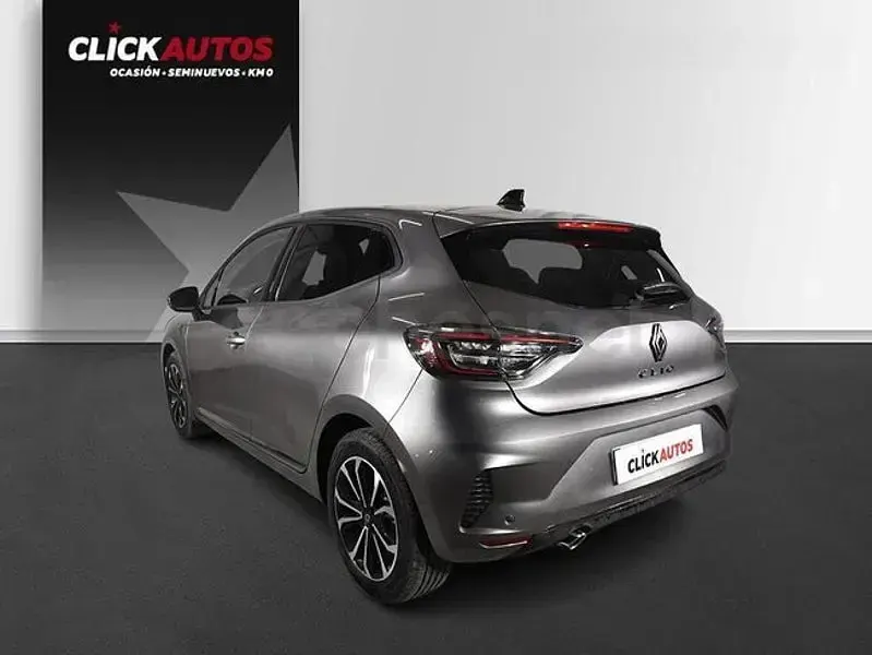 Usado Renault Clio V Techno 90 CV (66 kW) 2024 Gris / plata Berlina