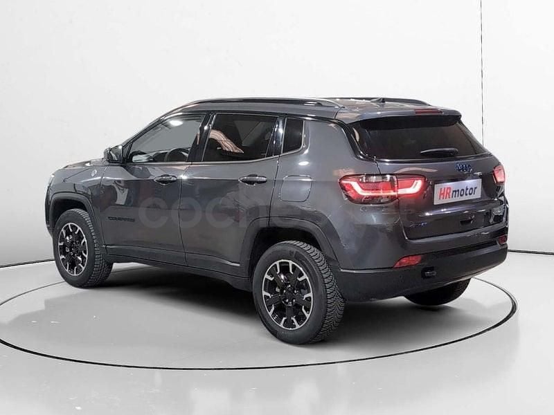 Usado Jeep Compass Trailhawk 240 CV (176 kW) 2023 Gris / plata SUV