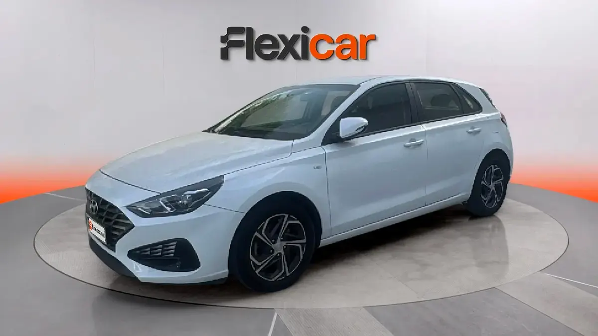 Usado Hyundai i30 120 CV (88 kW) 2022 Blanco Berlina