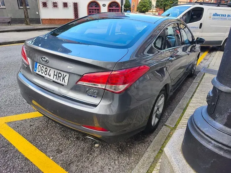 Usado Hyundai i40 136 CV (100 kW) 2013 Marrón Berlina