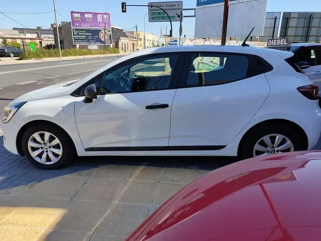 Usado Renault Clio Business 101 CV (74 kW) 2021 Blanco Utilitario