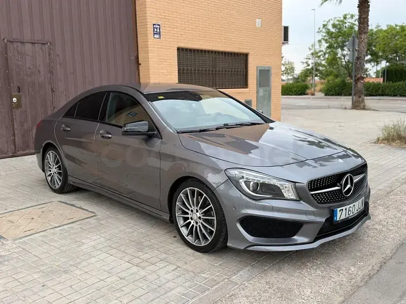 Usado Mercedes CLA220 AMG line 177 CV (130 kW) 2015 Gris / plata Coupe