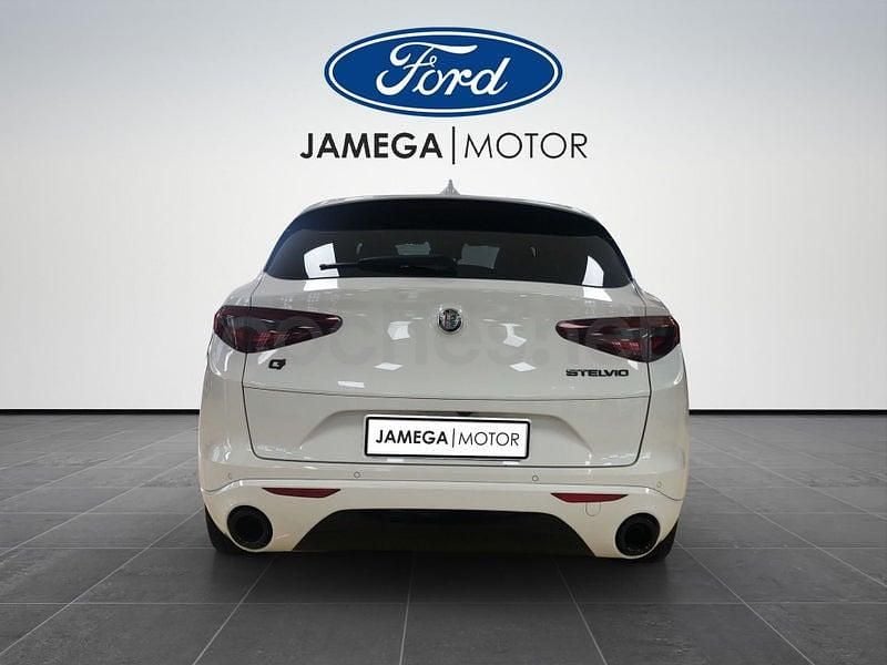 Usado Alfa Romeo Stelvio Veloce 210 CV (154 kW) 2021 Blanco SUV