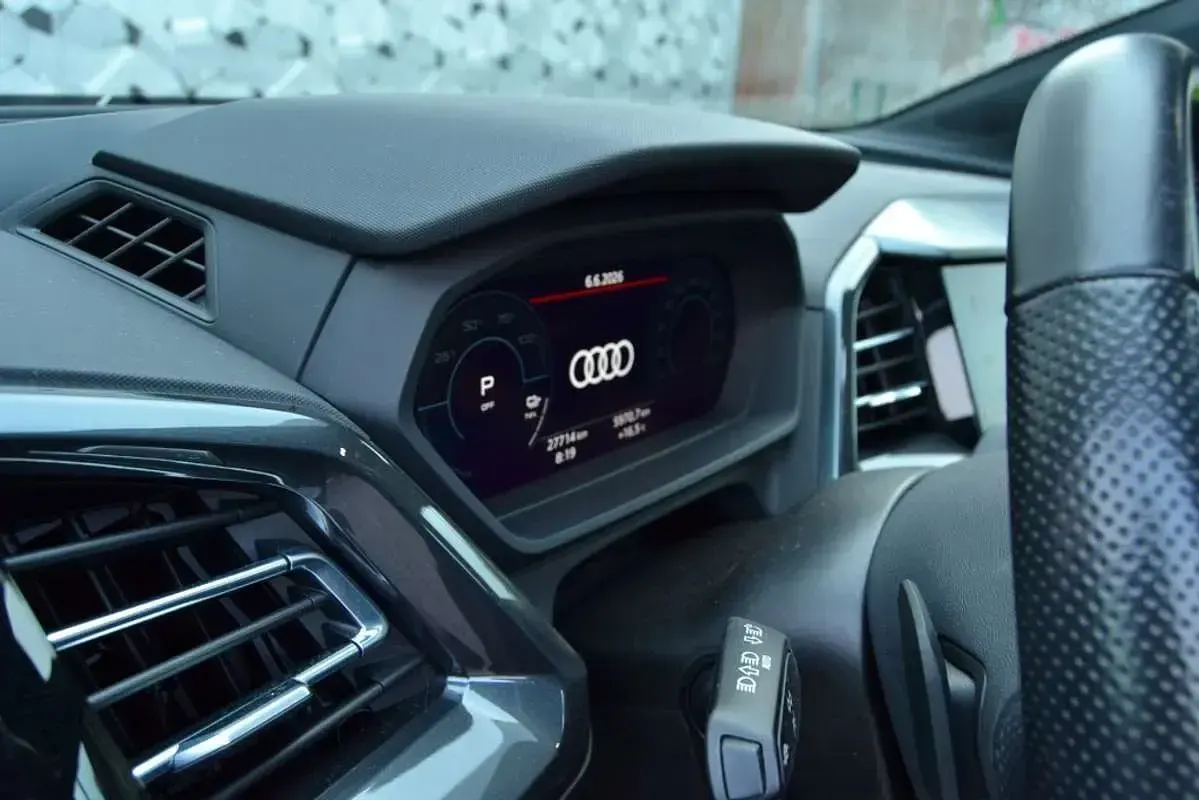 Usado Audi Q4 Sportback e-tron S-Line 219 kW (299 CV) 2022 Gris SUV