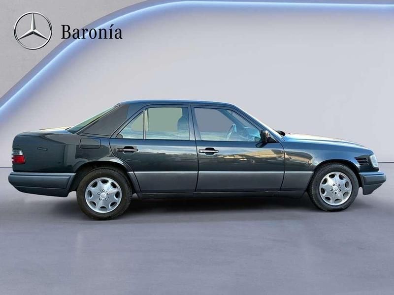 Usado Mercedes E300 147 CV (108 kW) 1995 Azul Berlina