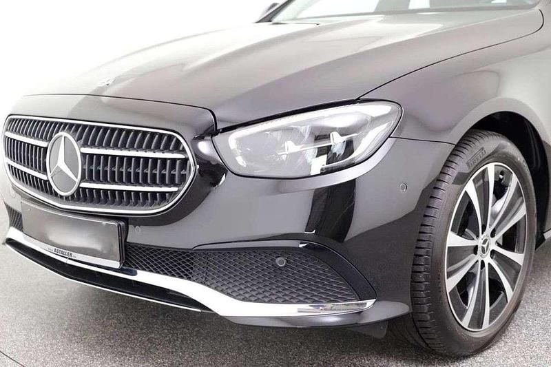 Usado Mercedes E300 211 CV (155 kW) 2021 Negro Familiar